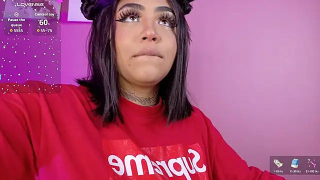 foxxy-lov3 online show from April 15, 2026, 2:13 pm