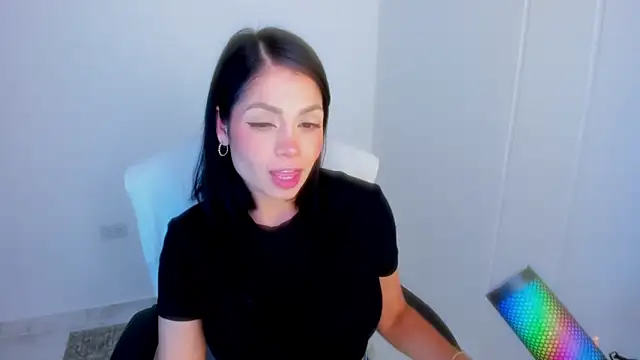 dominique21  online show from April 14, 2026, 3:45 am