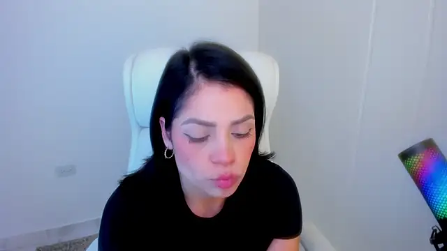 dominique21  online show from April 27, 2026, 6:11 am