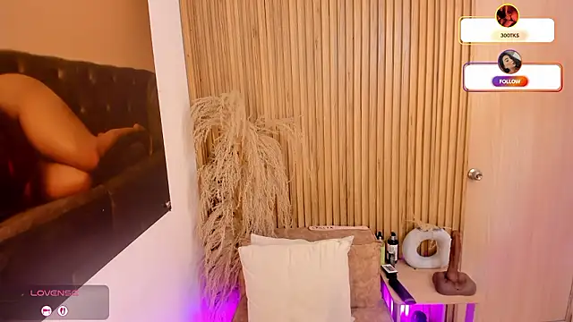 sofhiaa adaams online show from March 3, 2026, 10:37 pm