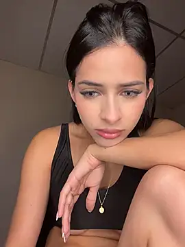 Snapshot of violetta-brown1 chatting on April 11, 2026, 12:37 am violetta-brown1 online show from April 11, 2026, 12:37 am