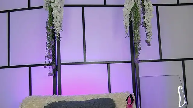 Snapshot of Xenomy chatting on December 2, 2025, 7:03 am Xenomy online show from December 2, 2025, 7:03 am