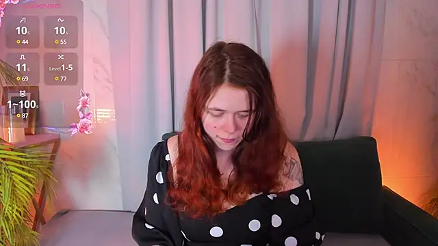 Snapshot of SophiePure chatting on March 19, 2025, 8:32 pm SophiePure online show from March 19, 2025, 8:32 pm