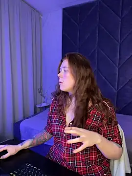 Snapshot of SophiePure chatting on October 23, 2025, 8:29 pm SophiePure online show from October 23, 2025, 8:29 pm