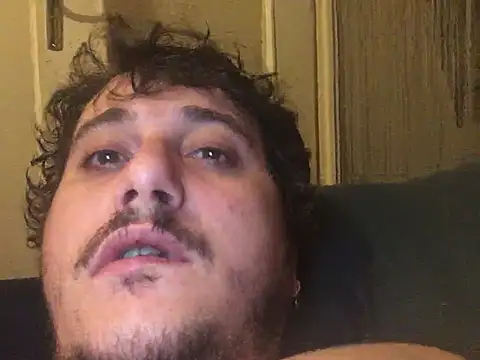 Snapshot of Daminou28 chatting on January 8, 2025, 2:25 am Daminou28 online show from January 8, 2025, 2:25 am