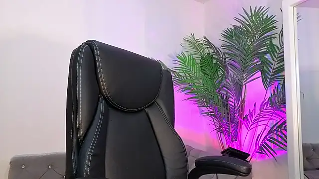 alina cruz online show from November 4, 2025, 10:31 pm