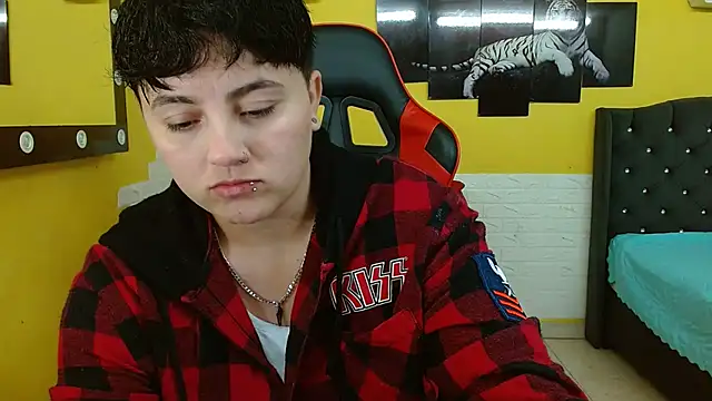 isabeautyx19 online show from November 12, 2025, 3:18 am