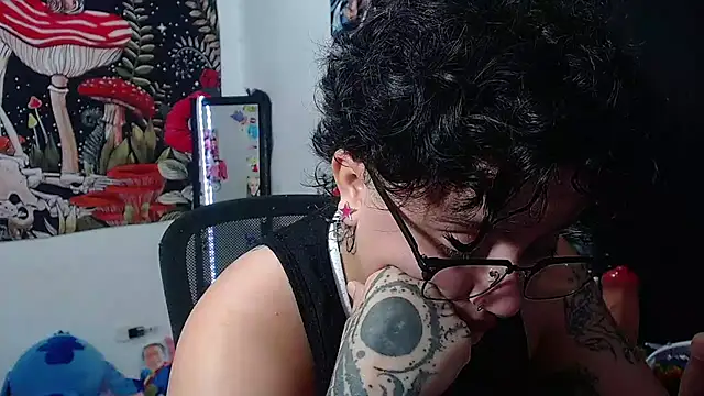 Snapshot of isabeautyx19 chatting on June 25, 2026, 2:33 am isabeautyx19 online show from June 25, 2026, 2:33 am