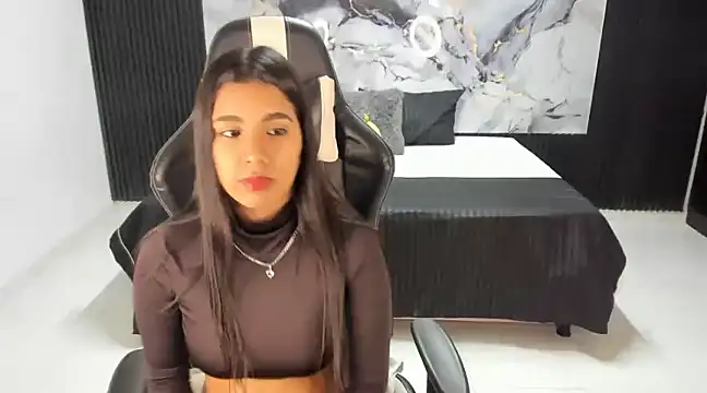 Snapshot of Ivy_16 chatting on February 3, 2025, 12:03 pm Ivy 16 online show from February 3, 2025, 12:03 pm