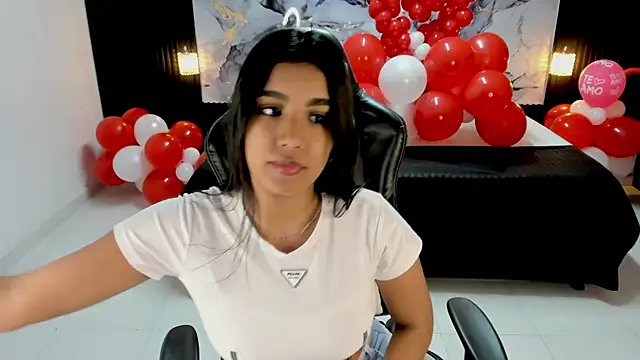 Snapshot of Ivy_16 chatting on February 12, 2025, 12:01 pm Ivy 16 online show from February 12, 2025, 12:01 pm
