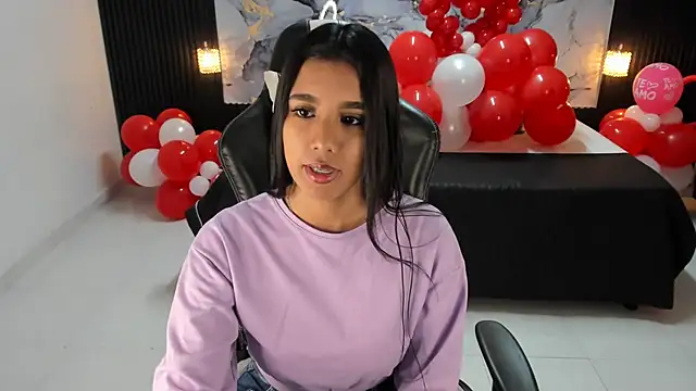 Snapshot of Ivy_16 chatting on February 17, 2025, 12:05 pm Ivy 16 online show from February 17, 2025, 12:05 pm