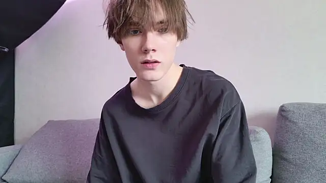 Snapshot of callmenineoneseven chatting on October 21, 2025, 12:39 pm callmenineoneseven online show from October 21, 2025, 12:39 pm