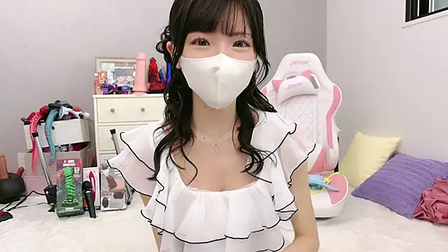 -minami- online show from April 18, 2026, 3:10 am