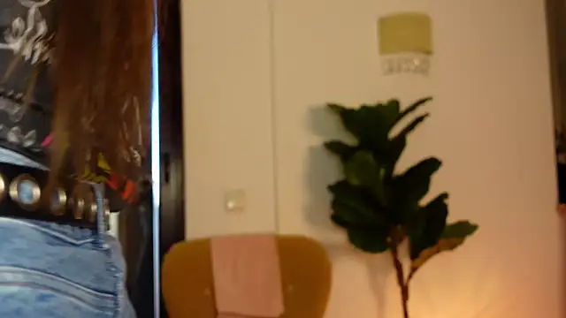 NinaCrystal1 online show from April 5, 2026, 5:26 am