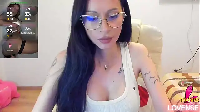 kissnicol32 online show from April 4, 2026, 4:48 pm