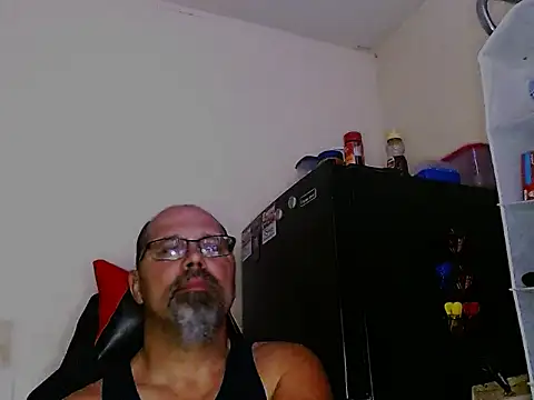 Snapshot of KrazyLegz chatting on December 11, 2024, 2:19 am KrazyLegz online show from December 11, 2024, 2:19 am