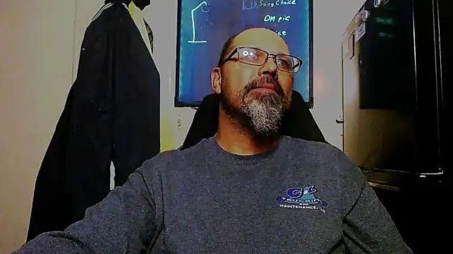 Snapshot of KrazyLegz chatting on December 18, 2024, 2:10 am KrazyLegz online show from December 18, 2024, 2:10 am