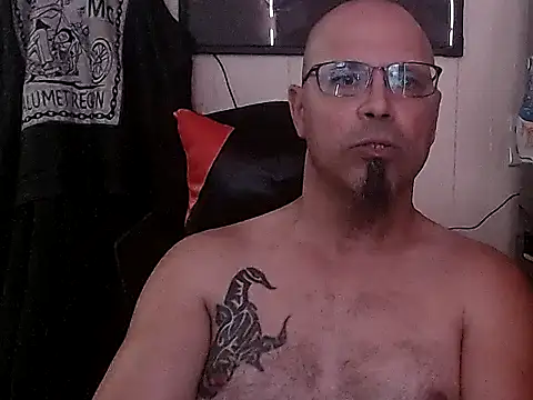 Snapshot of KrazyLegz chatting on September 14, 2025, 5:56 pm KrazyLegz online show from September 14, 2025, 5:56 pm