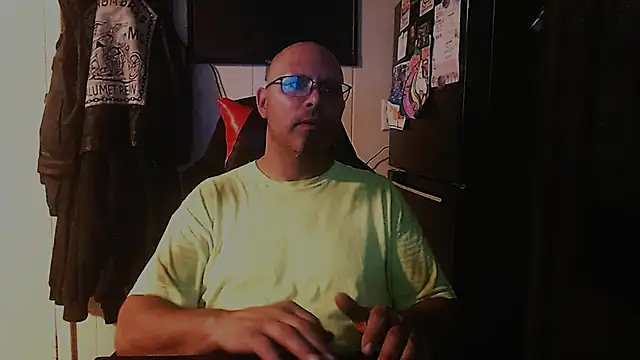 Snapshot of KrazyLegz chatting on September 17, 2025, 9:27 pm KrazyLegz online show from September 17, 2025, 9:27 pm
