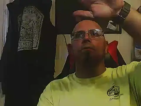 Snapshot of KrazyLegz chatting on September 22, 2025, 10:45 pm KrazyLegz online show from September 22, 2025, 10:45 pm