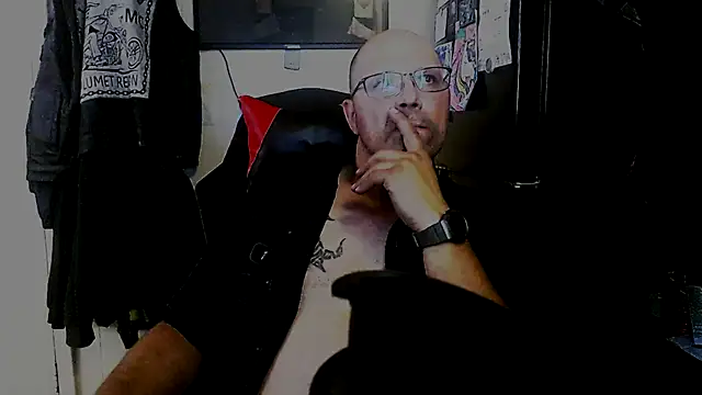 Snapshot of KrazyLegz chatting on October 3, 2025, 7:55 pm KrazyLegz online show from October 3, 2025, 7:55 pm