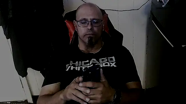Snapshot of KrazyLegz chatting on October 8, 2025, 3:42 pm KrazyLegz online show from October 8, 2025, 3:42 pm