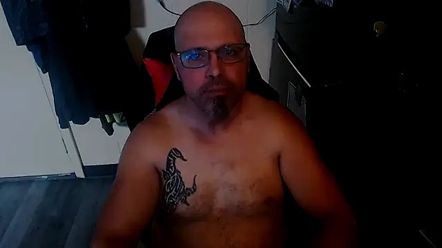 Snapshot of KrazyLegz chatting on October 19, 2025, 3:12 pm KrazyLegz online show from October 19, 2025, 3:12 pm