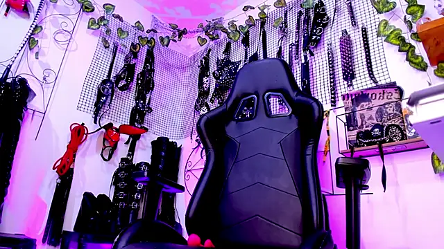 Snapshot of Agatha_BDSM chatting on February 17, 2026, 9:32 pm Agatha BDSM online show from February 17, 2026, 9:32 pm