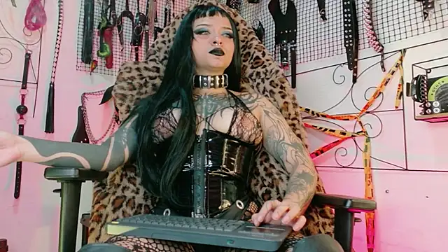 Snapshot of Agatha_BDSM chatting on April 30, 2026, 8:57 pm Agatha BDSM online show from April 30, 2026, 8:57 pm