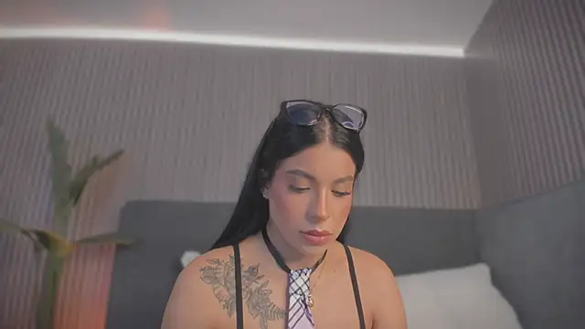 emelie 89 online show from March 13, 2026, 12:01 pm