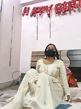 wildbabes online show from February 2, 2026, 7:01 pm