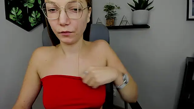 Snapshot of EmillyPlay chatting on January 8, 2025, 2:03 pm EmillyPlay online show from January 8, 2025, 2:03 pm