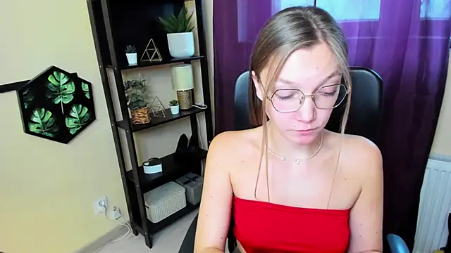Snapshot of EmillyPlay chatting on January 29, 2025, 10:27 am EmillyPlay online show from January 29, 2025, 10:27 am
