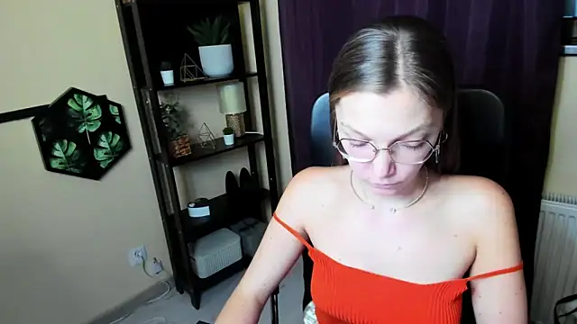 Snapshot of EmillyPlay chatting on February 6, 2025, 5:40 pm EmillyPlay online show from February 6, 2025, 5:40 pm