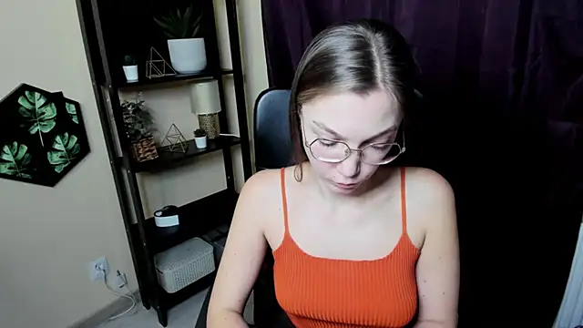 Snapshot of EmillyPlay chatting on February 19, 2025, 4:55 pm EmillyPlay online show from February 19, 2025, 4:55 pm