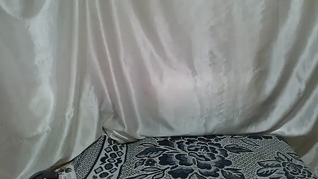 Burberrry  online show from September 12, 2025, 6:19 pm