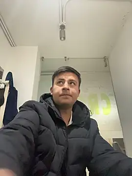 Nicolds14 online show from November 20, 2025, 8:08 pm