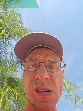 Iliketocooksquirt25 online show from May 17, 2026, 11:23 pm