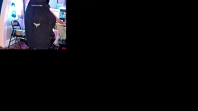 Snapshot of famousALYX chatting on July 16, 2026, 7:58 am famousALYX online show from July 16, 2026, 7:58 am