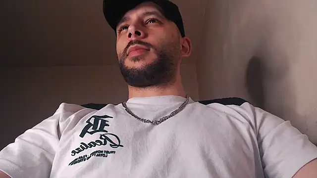 Snapshot of henryaxe chatting on May 23, 2026, 4:55 pm henryaxe online show from May 23, 2026, 4:55 pm