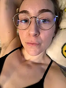 Snapshot of ketarisenup chatting on September 11, 2025, 12:00 am ketarisenup online show from September 11, 2025, 12:00 am