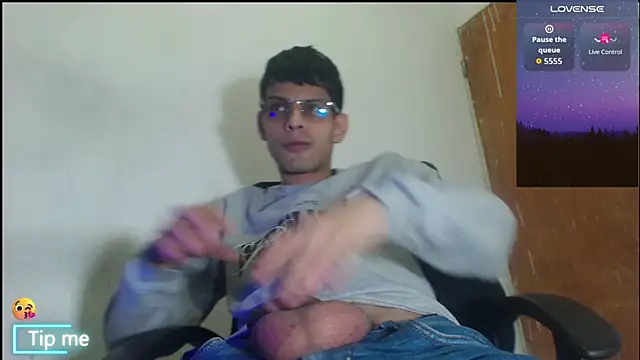 Snapshot of GrayHornyX chatting on April 18, 2026, 8:20 pm GrayHornyX online show from April 18, 2026, 8:20 pm