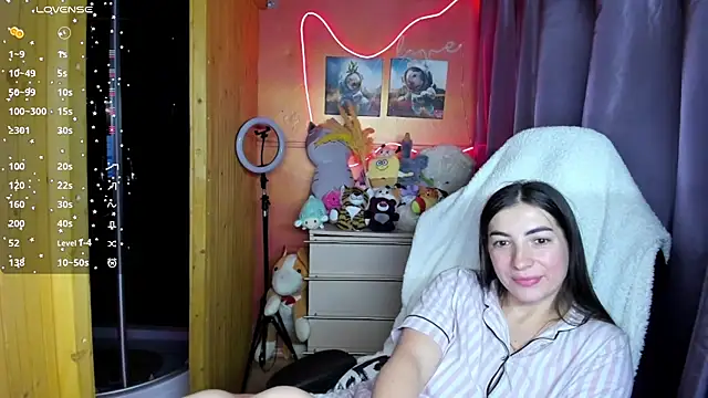 Fiery Brunette  online show from March 15, 2026, 4:02 pm