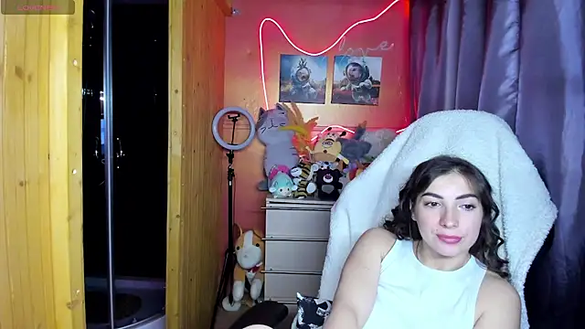 Fiery Brunette  online show from May 23, 2026, 4:29 am