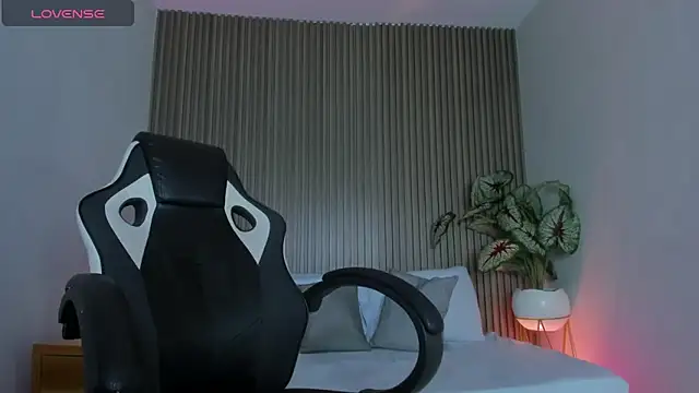 ayla13  online show from February 20, 2026, 7:14 pm