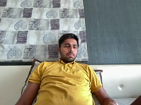 Snapshot of rhuh3991 chatting on April 8, 2026, 10:37 am rhuh3991 online show from April 8, 2026, 10:37 am