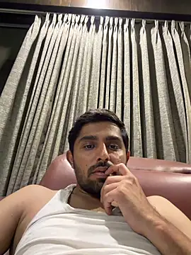 Snapshot of rhuh3991 chatting on May 11, 2026, 3:18 pm rhuh3991 online show from May 11, 2026, 3:18 pm