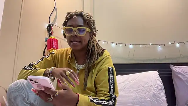 ChocolateCakeQueen online show from March 9, 2025, 5:44 am