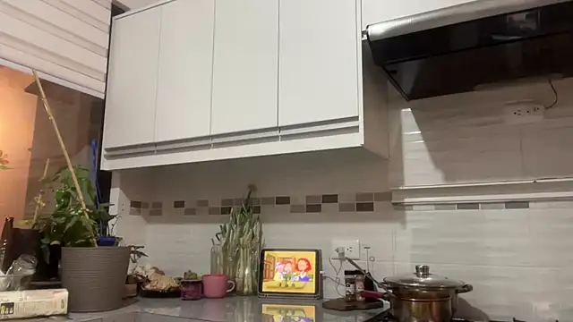 ChocolateCakeQueen online show from October 8, 2025, 12:19 am