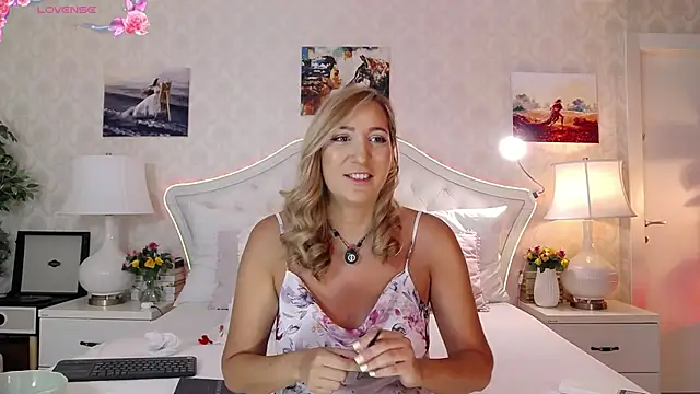 Snapshot of IreneHope chatting on July 2, 2026, 8:53 am IreneHope online show from July 2, 2026, 8:53 am